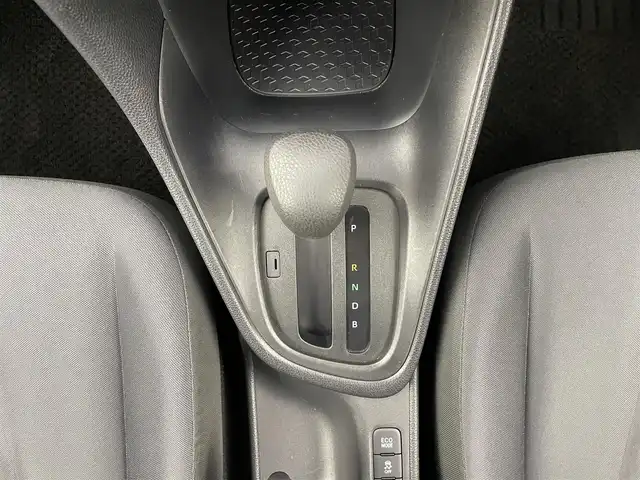 トヨタ ヤリス X 大分県 2020(令2)年 8万km スーパーホワイトⅡ ディスプレイオーディオ/Bluetooth/AM/FM/Apple Car Play/Android　Auto/バックガイドモニター/ETC/トヨタセーフティーセンス/プリクラッシュセーフティ/レーントレーシングアシスト/オートマチックハイビーム/オートリトラクタブルミラー