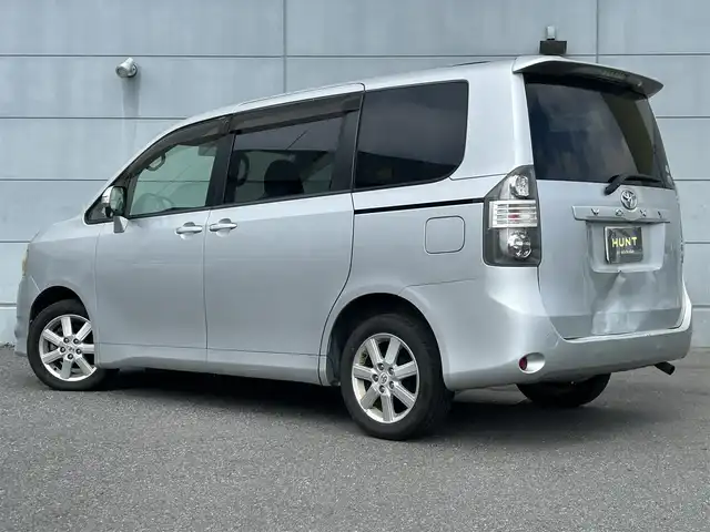トヨタ ヴォクシー X Lエディション 千葉県 2007(平19)年 17.8万km シルバーM ユーザー買取車両/社外ナビ/・ワンセグ/CD/ETC/片側パワースライドドア/キーレスエントリー/純正AW/純正フロアマット/サイドバイザー