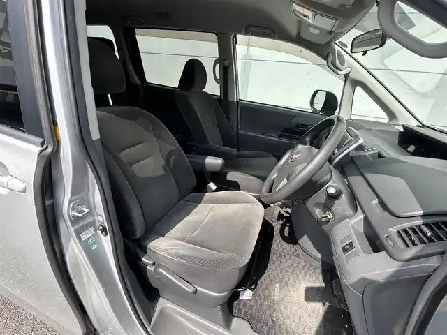 トヨタ ヴォクシー X Lエディション 千葉県 2007(平19)年 17.8万km シルバーM ユーザー買取車両/社外ナビ/・ワンセグ/CD/ETC/片側パワースライドドア/キーレスエントリー/純正AW/純正フロアマット/サイドバイザー