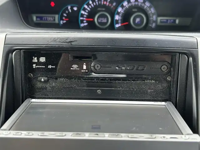 トヨタ ヴォクシー X Lエディション 千葉県 2007(平19)年 17.8万km シルバーM ユーザー買取車両/社外ナビ/・ワンセグ/CD/ETC/片側パワースライドドア/キーレスエントリー/純正AW/純正フロアマット/サイドバイザー