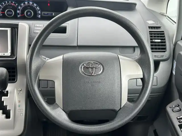 トヨタ ヴォクシー X Lエディション 千葉県 2007(平19)年 17.8万km シルバーM ユーザー買取車両/社外ナビ/・ワンセグ/CD/ETC/片側パワースライドドア/キーレスエントリー/純正AW/純正フロアマット/サイドバイザー