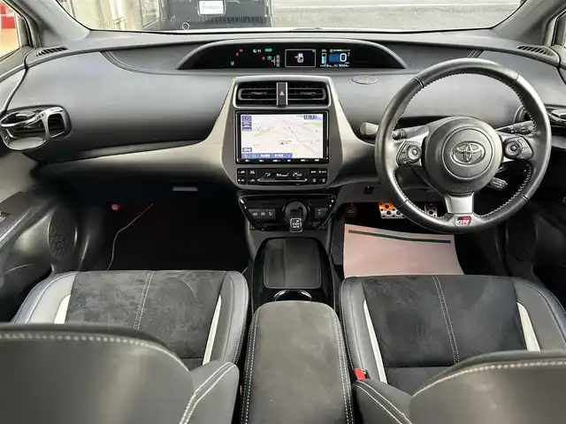 トヨタ プリウス ＰＨＶ S GRスポーツ 埼玉県 2018(平30)年 8.4万km ホワイトパールクリスタルシャイン ETC /純正ナビ /バックカメラ /車高調/充電プラグ有　/ステアリングスイッチ　/プッシュスタート　/クルコン追従　/TRC /オートライト /オートハイビーム　/ドアバイザー　/純正フロアマット　/シートヒーター(D/N)　/イモビライザー　/プリクラッシュ/LEDライト /社外サスペンション/シフトノブ変更