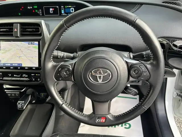 トヨタ プリウス ＰＨＶ S GRスポーツ 埼玉県 2018(平30)年 8.4万km ホワイトパールクリスタルシャイン ETC /純正ナビ /バックカメラ /車高調/充電プラグ有　/ステアリングスイッチ　/プッシュスタート　/クルコン追従　/TRC /オートライト /オートハイビーム　/ドアバイザー　/純正フロアマット　/シートヒーター(D/N)　/イモビライザー　/プリクラッシュ/LEDライト /社外サスペンション/シフトノブ変更