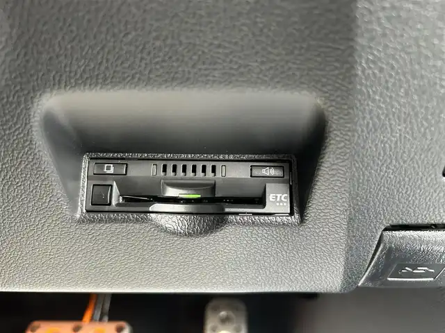 トヨタ プリウス ＰＨＶ S GRスポーツ 埼玉県 2018(平30)年 8.4万km ホワイトパールクリスタルシャイン ETC /純正ナビ /バックカメラ /車高調/充電プラグ有　/ステアリングスイッチ　/プッシュスタート　/クルコン追従　/TRC /オートライト /オートハイビーム　/ドアバイザー　/純正フロアマット　/シートヒーター(D/N)　/イモビライザー　/プリクラッシュ/LEDライト /社外サスペンション/シフトノブ変更