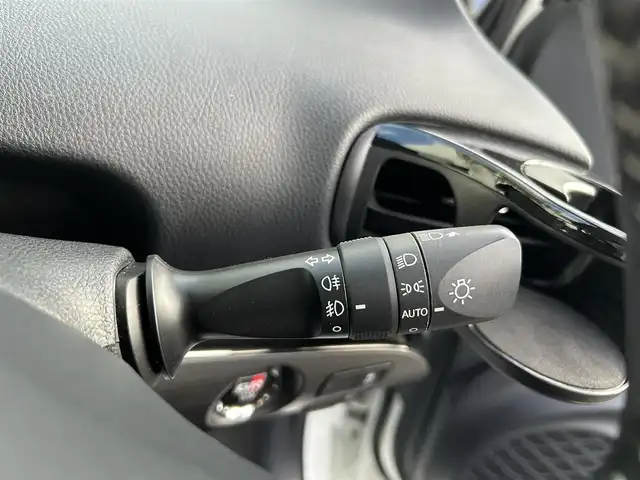 トヨタ プリウス ＰＨＶ S GRスポーツ 埼玉県 2018(平30)年 8.4万km ホワイトパールクリスタルシャイン ETC /純正ナビ /バックカメラ /車高調/充電プラグ有　/ステアリングスイッチ　/プッシュスタート　/クルコン追従　/TRC /オートライト /オートハイビーム　/ドアバイザー　/純正フロアマット　/シートヒーター(D/N)　/イモビライザー　/プリクラッシュ/LEDライト /社外サスペンション/シフトノブ変更
