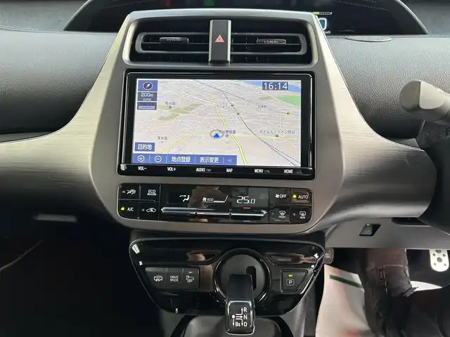 トヨタ プリウス ＰＨＶ S GRスポーツ 埼玉県 2018(平30)年 8.4万km ホワイトパールクリスタルシャイン ETC /純正ナビ /バックカメラ /車高調/充電プラグ有　/ステアリングスイッチ　/プッシュスタート　/クルコン追従　/TRC /オートライト /オートハイビーム　/ドアバイザー　/純正フロアマット　/シートヒーター(D/N)　/イモビライザー　/プリクラッシュ/LEDライト /社外サスペンション/シフトノブ変更
