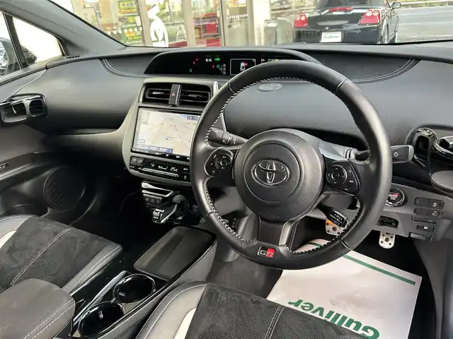 トヨタ プリウス ＰＨＶ S GRスポーツ 埼玉県 2018(平30)年 8.4万km ホワイトパールクリスタルシャイン ETC /純正ナビ /バックカメラ /車高調/充電プラグ有　/ステアリングスイッチ　/プッシュスタート　/クルコン追従　/TRC /オートライト /オートハイビーム　/ドアバイザー　/純正フロアマット　/シートヒーター(D/N)　/イモビライザー　/プリクラッシュ/LEDライト /社外サスペンション/シフトノブ変更