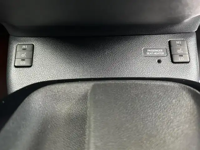 トヨタ プリウス ＰＨＶ S GRスポーツ 埼玉県 2018(平30)年 8.4万km ホワイトパールクリスタルシャイン ETC /純正ナビ /バックカメラ /車高調/充電プラグ有　/ステアリングスイッチ　/プッシュスタート　/クルコン追従　/TRC /オートライト /オートハイビーム　/ドアバイザー　/純正フロアマット　/シートヒーター(D/N)　/イモビライザー　/プリクラッシュ/LEDライト /社外サスペンション/シフトノブ変更
