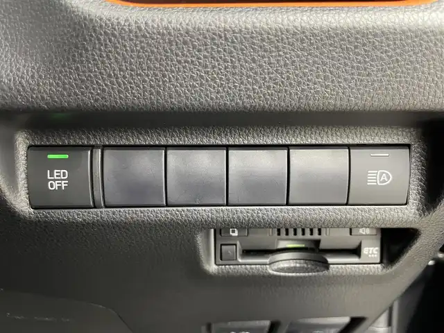 トヨタ ＲＡＶ４ アドベンチャー 富山県 2021(令3)年 4.8万km アティチュードブラックマイカ ワンオーナー/4WD/メーカー9インチディスプレイオーディオ(AM/FM/BT)/マーカー付きフロントグリル/バックカメラ/衝突軽減システム/ブラインドスポットモニター/ロードサインアシスト/リヤクロストラフィックアラート/レーンキープアシスト/レーダークルーズコントロール/コーナーセンサー/盗難防止装置/横滑り防止装置/オートマチックハイビーム/LEDオートライト/ユピテル製ドライブレコーダー　前後/合皮シート/ETC/スマートキー×2/取扱説明書/保証書