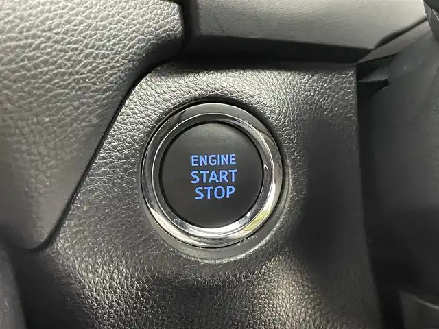 トヨタ ＲＡＶ４ アドベンチャー 富山県 2021(令3)年 4.8万km アティチュードブラックマイカ ワンオーナー/4WD/メーカー9インチディスプレイオーディオ(AM/FM/BT)/マーカー付きフロントグリル/バックカメラ/衝突軽減システム/ブラインドスポットモニター/ロードサインアシスト/リヤクロストラフィックアラート/レーンキープアシスト/レーダークルーズコントロール/コーナーセンサー/盗難防止装置/横滑り防止装置/オートマチックハイビーム/LEDオートライト/ユピテル製ドライブレコーダー　前後/合皮シート/ETC/スマートキー×2/取扱説明書/保証書