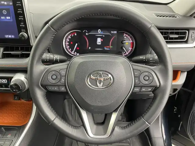 トヨタ ＲＡＶ４ アドベンチャー 富山県 2021(令3)年 4.8万km アティチュードブラックマイカ ワンオーナー/4WD/メーカー9インチディスプレイオーディオ(AM/FM/BT)/マーカー付きフロントグリル/バックカメラ/衝突軽減システム/ブラインドスポットモニター/ロードサインアシスト/リヤクロストラフィックアラート/レーンキープアシスト/レーダークルーズコントロール/コーナーセンサー/盗難防止装置/横滑り防止装置/オートマチックハイビーム/LEDオートライト/ユピテル製ドライブレコーダー　前後/合皮シート/ETC/スマートキー×2/取扱説明書/保証書