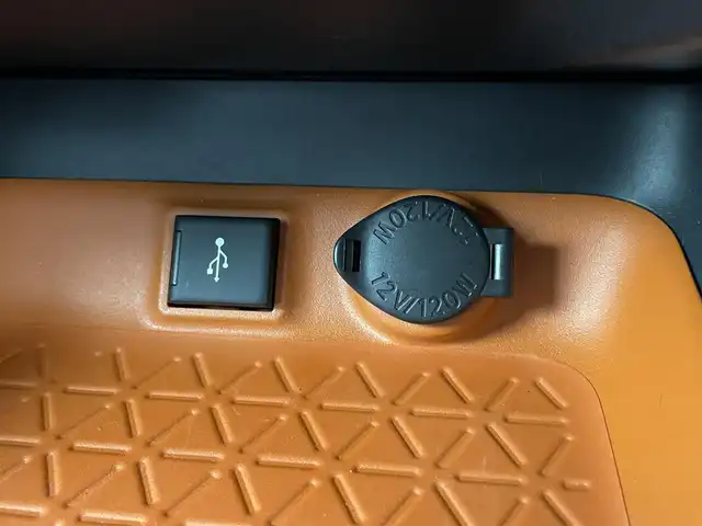 トヨタ ＲＡＶ４ アドベンチャー 富山県 2021(令3)年 4.8万km アティチュードブラックマイカ ワンオーナー/4WD/メーカー9インチディスプレイオーディオ(AM/FM/BT)/マーカー付きフロントグリル/バックカメラ/衝突軽減システム/ブラインドスポットモニター/ロードサインアシスト/リヤクロストラフィックアラート/レーンキープアシスト/レーダークルーズコントロール/コーナーセンサー/盗難防止装置/横滑り防止装置/オートマチックハイビーム/LEDオートライト/ユピテル製ドライブレコーダー　前後/合皮シート/ETC/スマートキー×2/取扱説明書/保証書