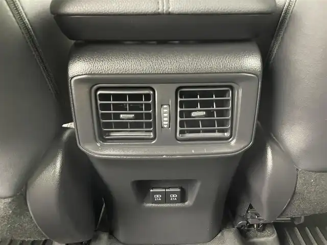 トヨタ ＲＡＶ４ アドベンチャー 富山県 2021(令3)年 4.8万km アティチュードブラックマイカ ワンオーナー/4WD/メーカー9インチディスプレイオーディオ(AM/FM/BT)/マーカー付きフロントグリル/バックカメラ/衝突軽減システム/ブラインドスポットモニター/ロードサインアシスト/リヤクロストラフィックアラート/レーンキープアシスト/レーダークルーズコントロール/コーナーセンサー/盗難防止装置/横滑り防止装置/オートマチックハイビーム/LEDオートライト/ユピテル製ドライブレコーダー　前後/合皮シート/ETC/スマートキー×2/取扱説明書/保証書