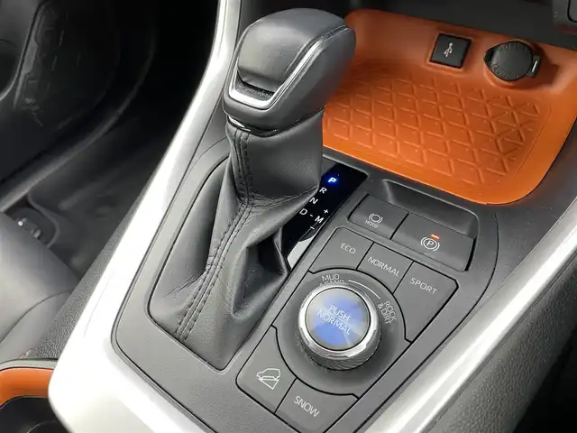 トヨタ ＲＡＶ４ アドベンチャー 富山県 2021(令3)年 4.8万km アティチュードブラックマイカ ワンオーナー/4WD/メーカー9インチディスプレイオーディオ(AM/FM/BT)/マーカー付きフロントグリル/バックカメラ/衝突軽減システム/ブラインドスポットモニター/ロードサインアシスト/リヤクロストラフィックアラート/レーンキープアシスト/レーダークルーズコントロール/コーナーセンサー/盗難防止装置/横滑り防止装置/オートマチックハイビーム/LEDオートライト/ユピテル製ドライブレコーダー　前後/合皮シート/ETC/スマートキー×2/取扱説明書/保証書