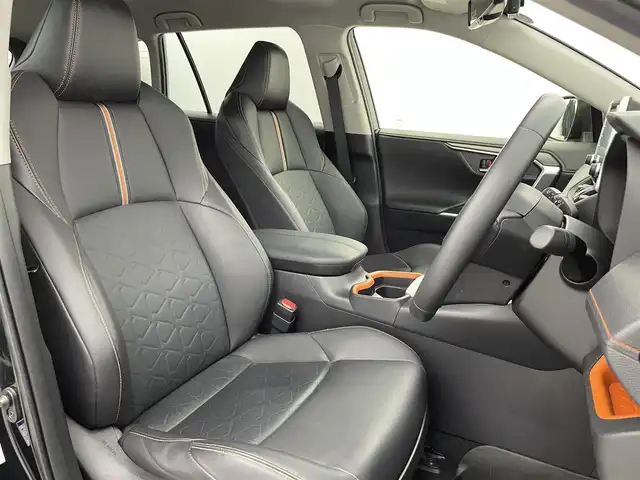 トヨタ ＲＡＶ４ アドベンチャー 富山県 2021(令3)年 4.8万km アティチュードブラックマイカ ワンオーナー/4WD/メーカー9インチディスプレイオーディオ(AM/FM/BT)/マーカー付きフロントグリル/バックカメラ/衝突軽減システム/ブラインドスポットモニター/ロードサインアシスト/リヤクロストラフィックアラート/レーンキープアシスト/レーダークルーズコントロール/コーナーセンサー/盗難防止装置/横滑り防止装置/オートマチックハイビーム/LEDオートライト/ユピテル製ドライブレコーダー　前後/合皮シート/ETC/スマートキー×2/取扱説明書/保証書