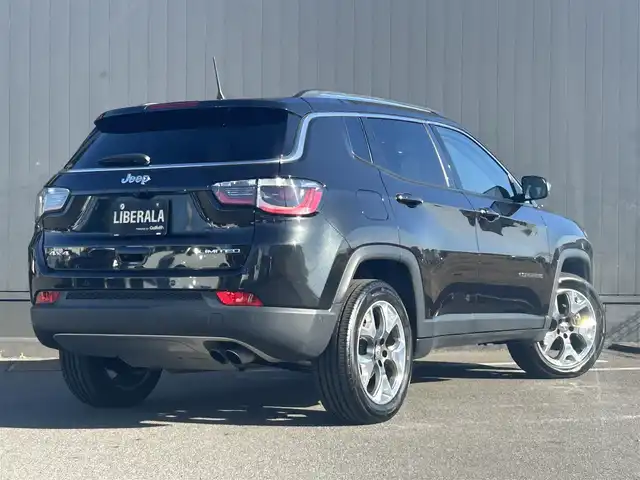 クライスラー・ジープ ジープ コンパス リミテッド 茨城県 2020(令2)年 5.2万km ブリリアントブラッククリスタル Beatsサウンドシステム/純正ナビ BT/FM/AM/APPLE CAR PLAY/アクティブクルーズコントロール/ステアリングスイッチ/パワーシート/シートメモリ/シートヒーター/レザーシート/ブラインドスポットモニター/バックカメラ/パワーバックドア/コーナーセンサー/USBポート/純正フロアマット/純正アルミホイール/LEDオートライト/アイドリングストップ/ETC/スマートキー