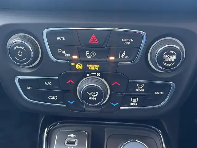 クライスラー・ジープ ジープ コンパス リミテッド 茨城県 2020(令2)年 5.2万km ブリリアントブラッククリスタル Beatsサウンドシステム/純正ナビ BT/FM/AM/APPLE CAR PLAY/アクティブクルーズコントロール/ステアリングスイッチ/パワーシート/シートメモリ/シートヒーター/レザーシート/ブラインドスポットモニター/バックカメラ/パワーバックドア/コーナーセンサー/USBポート/純正フロアマット/純正アルミホイール/LEDオートライト/アイドリングストップ/ETC/スマートキー