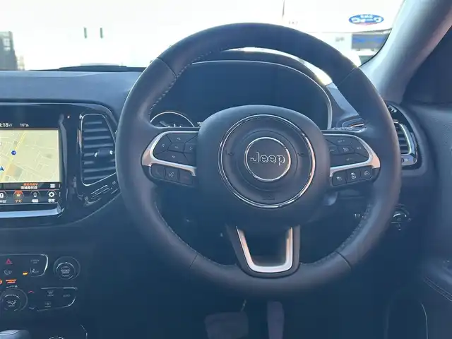 クライスラー・ジープ ジープ コンパス リミテッド 茨城県 2020(令2)年 5.2万km ブリリアントブラッククリスタル Beatsサウンドシステム/純正ナビ BT/FM/AM/APPLE CAR PLAY/アクティブクルーズコントロール/ステアリングスイッチ/パワーシート/シートメモリ/シートヒーター/レザーシート/ブラインドスポットモニター/バックカメラ/パワーバックドア/コーナーセンサー/USBポート/純正フロアマット/純正アルミホイール/LEDオートライト/アイドリングストップ/ETC/スマートキー