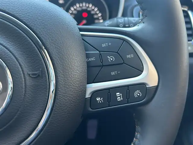 クライスラー・ジープ ジープ コンパス リミテッド 茨城県 2020(令2)年 5.2万km ブリリアントブラッククリスタル Beatsサウンドシステム/純正ナビ BT/FM/AM/APPLE CAR PLAY/アクティブクルーズコントロール/ステアリングスイッチ/パワーシート/シートメモリ/シートヒーター/レザーシート/ブラインドスポットモニター/バックカメラ/パワーバックドア/コーナーセンサー/USBポート/純正フロアマット/純正アルミホイール/LEDオートライト/アイドリングストップ/ETC/スマートキー