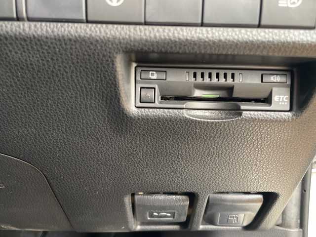 トヨタ ＲＡＶ４ G Zパッケージ 宮崎県 2020(令2)年 6万km ホワイトパールクリスタルシャイン TRDエアロ/パノラマムーンルーフ/純正メモリナビ/(フルセグTV/DVD/CD/Bluetooth）/ローダウン/ドライブレコーダー/電動リアゲート/ETC/デジタルインナーミラー/純正19インチアルミ/BSM