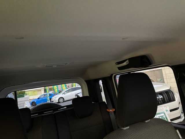 スズキ ジムニー ノマド FC 神奈川県 2025(令7)年 0.5万km アークティックホワイトパール ワンオーナー/アンドロイドナビ(AM/FM/BT/Googleナビ)/バックカメラ/ルーフキャリア/リアラダー/衝突被害軽減ブレーキ/レーンキープアシスト/横滑り防止装置/パーキングセンサー/ダウンヒルアシストコントロール/レーダークルーズコントロール/アイドリングストップキャンセラー/D/N席シートヒーター/ミラーヒーター/ETC/前方ドライブレコーダー/ISOFIX/スペアキー×1/保証書/取扱説明書