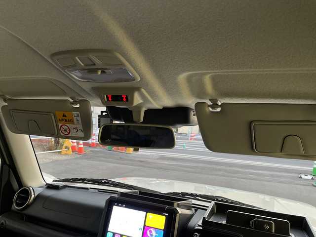 スズキ ジムニー ノマド FC 神奈川県 2025(令7)年 0.5万km アークティックホワイトパール ワンオーナー/アンドロイドナビ(AM/FM/BT/Googleナビ)/バックカメラ/ルーフキャリア/リアラダー/衝突被害軽減ブレーキ/レーンキープアシスト/横滑り防止装置/パーキングセンサー/ダウンヒルアシストコントロール/レーダークルーズコントロール/アイドリングストップキャンセラー/D/N席シートヒーター/ミラーヒーター/ETC/前方ドライブレコーダー/ISOFIX/スペアキー×1/保証書/取扱説明書