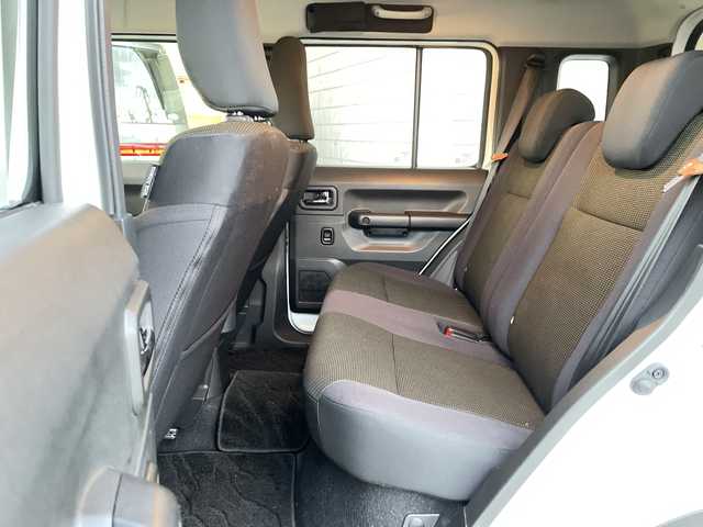 スズキ ジムニー ノマド FC 神奈川県 2025(令7)年 0.5万km アークティックホワイトパール ワンオーナー/アンドロイドナビ(AM/FM/BT/Googleナビ)/バックカメラ/ルーフキャリア/リアラダー/衝突被害軽減ブレーキ/レーンキープアシスト/横滑り防止装置/パーキングセンサー/ダウンヒルアシストコントロール/レーダークルーズコントロール/アイドリングストップキャンセラー/D/N席シートヒーター/ミラーヒーター/ETC/前方ドライブレコーダー/ISOFIX/スペアキー×1/保証書/取扱説明書