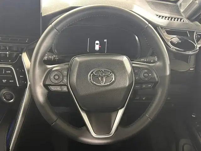 トヨタ ハリアー Z レザーパッケージ 佐賀県 2023(令5)年 0.8万km プレシャスブラックパール トヨタセーフティセンス/純正12.3型ディスプレイオーディオナビTV/JBLサウンドシステム/ビルトイン2.0ETC/純正LEDオートライト/純正LEDフォグ/純正フロアマット/黒本革シート/前席パワーシート/エアシート/シートヒーター/パワーチルトステアリング/ブラインドスポットモニター/オートマチックハイビーム/アダプティブクルーズコントロール/レーンキープアシスト/全周囲カメラ/デュアルオートエアコン/スマートルームミラー/本革巻ハンドル/スマートキー/プッシュエンジンスタート/純正19インチアルミホイール/新車時保証書/取扱説明書