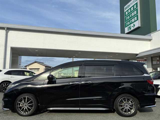 ホンダ オデッセイ ハイブリッド アブソルートセンシングEXパック 熊本県 2016(平28)年 9.9万km クリスタルブラックパール 純正ナビ（VXM-175VFEi）/【フルセグTV/Bluetooth/CD/DVD】/バックカメラ/フリップダウンモニター/両側パワースライドドア/クルーズコントロール/衝突軽減防止装置/レーンキープ/ブラインドスポットモニター/パワーシート/純正18インチAW/純正ドアバイザー/革巻きステアリング/ステアリングスイッチ/オートLEDライト/ウィンカーミラー/ドライブレコーダー/ETC/プッシュスタート/スマートキー/横滑り防止装置/ABS/盗難防止装置/保証書