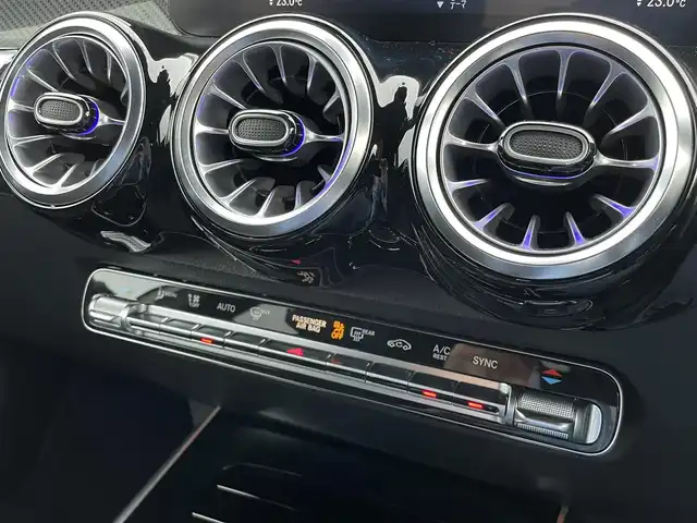 メルセデス・ベンツ Ｍ・ベンツ ＧＬＢ２００ｄ 東京都 2022(令4)年 2.9万km デジタルホワイト アドバンスドＰ　/ＲＳＰ　/ナビゲーションＰ　/ＭＢＵＸ　/３６０°カメラ　/ＨＵＤ　/ＥＴＣ　/フルセグ　/６４色アンビエントライト　/ＬＥＤヘッドライト　/ＡＨＢ　/ダイナミックセレクト　/パワーリアゲート　/ＰＷシート