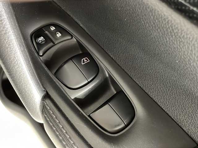 日産 エクストレイル 20X 福岡県 2018(平30)年 6.5万km ブリリアントホワイトパール ・純正ナビ/・CD/DVD/・フルセグTV/・IPoｄ/・ＡＵＸ/・Bluetooth/・全方位カメラ/・PBD/・TRC/・ビルトインETC/・BSM/・電動パーキング/・社外フロアマット/・衝突軽減ブレーキシステム/・レーンキープアシスト/・ブレーキホールド
