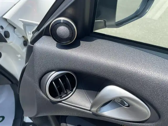 日産 フェアレディ Ｚ ヘリテージエディション 山形県 2019(平31)年 1.4万km ブリリアントホワイトパール 7AT/インテリジェントキー/純正ナビ/　【CD DVD AUX BT】/フルセグTV/バックカメラ/ETC/ステアリングスイッチ/パドルシフト/SNOWモード/純正20インチアルミ/LEDライト/フォグランプ/純正フロアマット/スペアキーあり