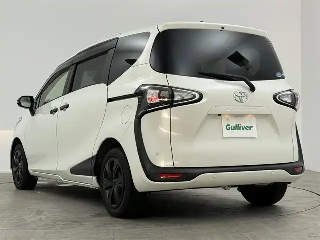 トヨタ シエンタ G グランパー 愛知県 2020(令2)年 2.4万km ホワイトパールクリスタルシャイン トヨタセーフティセンス/　　・プリクラッシュセーフティ/　　・レーンディバーチャーアラート/　　・オートマチックハイビーム/クリアランスソナー/純正7インチナビ/　　・CD/BT/ワンセグ/パノラミックビューモニター/ビルトインETC/革巻きステアリング/ステアリングリモコン/両側パワースライドドア/純正フロアマット/純正ホイールキャップ/電動格納ウィンカーミラー/アイドリングストップ/取扱説明書/保証書/スペアキー