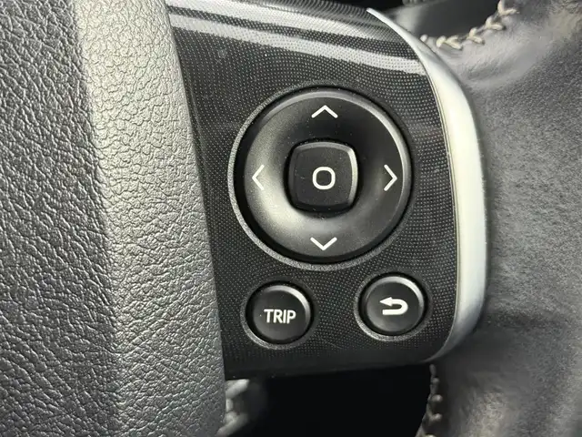 トヨタ シエンタ G グランパー 愛知県 2020(令2)年 2.4万km ホワイトパールクリスタルシャイン トヨタセーフティセンス/　　・プリクラッシュセーフティ/　　・レーンディバーチャーアラート/　　・オートマチックハイビーム/クリアランスソナー/純正7インチナビ/　　・CD/BT/ワンセグ/パノラミックビューモニター/ビルトインETC/革巻きステアリング/ステアリングリモコン/両側パワースライドドア/純正フロアマット/純正ホイールキャップ/電動格納ウィンカーミラー/アイドリングストップ/取扱説明書/保証書/スペアキー