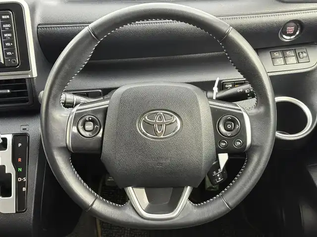 トヨタ シエンタ G グランパー 愛知県 2020(令2)年 2.4万km ホワイトパールクリスタルシャイン トヨタセーフティセンス/　　・プリクラッシュセーフティ/　　・レーンディバーチャーアラート/　　・オートマチックハイビーム/クリアランスソナー/純正7インチナビ/　　・CD/BT/ワンセグ/パノラミックビューモニター/ビルトインETC/革巻きステアリング/ステアリングリモコン/両側パワースライドドア/純正フロアマット/純正ホイールキャップ/電動格納ウィンカーミラー/アイドリングストップ/取扱説明書/保証書/スペアキー
