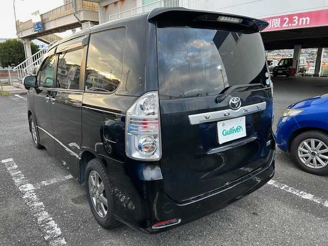 トヨタ ヴォクシー ZS 煌Ⅱ 茨城県 2009(平21)年 19.2万km 黒 社外ナビ/（AM/FM/AUX)/ETC/両側パワースライドドア/バックカメラ/純正フロアマット/純正アルミホイール/ABS/オートライト/パワーステアリング/パワーウィンドウ/スマートキー