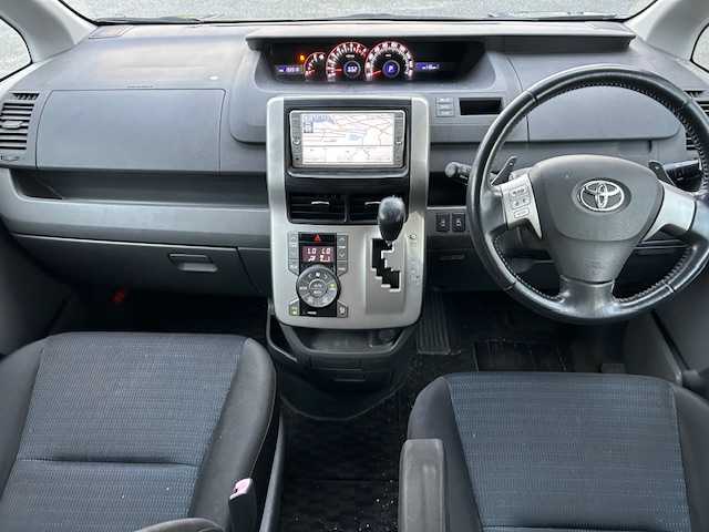 トヨタ ヴォクシー ZS 煌Ⅱ 茨城県 2009(平21)年 19.2万km 黒 社外ナビ/（AM/FM/AUX)/ETC/両側パワースライドドア/バックカメラ/純正フロアマット/純正アルミホイール/ABS/オートライト/パワーステアリング/パワーウィンドウ/スマートキー