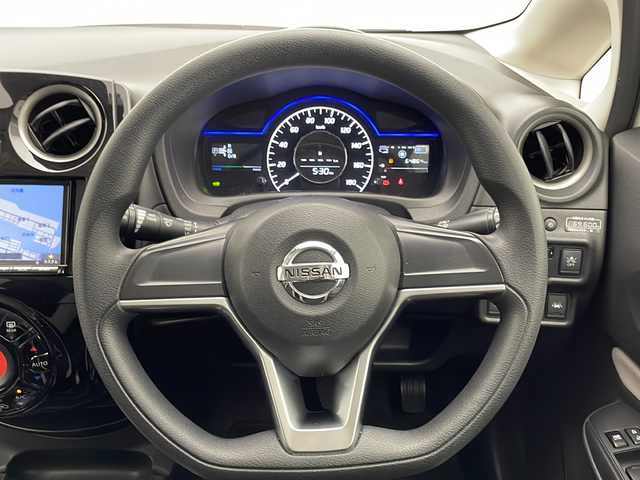 日産 ノート e－パワー X 宮崎県 2018(平30)年 6.5万km ホワイト エマ―ジェンシーブレーキ/車線逸脱防止支援システム/社外7インチメモリナビ/バックカメラ/ETC/スマートキー×2/保証書/取扱説明書