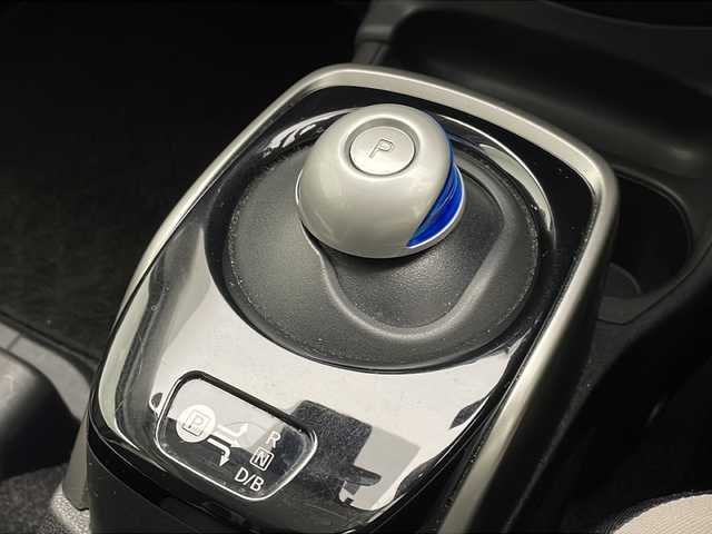 日産 ノート e－パワー X 宮崎県 2018(平30)年 6.5万km ホワイト エマ―ジェンシーブレーキ/車線逸脱防止支援システム/社外7インチメモリナビ/バックカメラ/ETC/スマートキー×2/保証書/取扱説明書