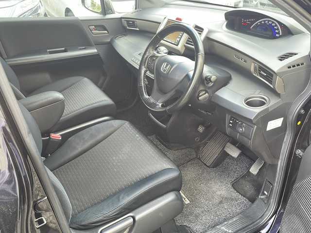 ホンダ フリード スパイク G エアロ 福岡県 2010(平22)年 11.8万km プレミアムブラキッシュパール 純正ナビ/（AM/FM/CD/DVD/ワンセグTV）/ビルドインETC/パワースライドドア（左のみ）/オートライト/電格ミラー/純正フロアマット/純正アルミホイール/保証書/取扱説明書/スペアキー×１