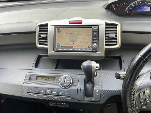ホンダ フリード スパイク G エアロ 福岡県 2010(平22)年 11.8万km プレミアムブラキッシュパール 純正ナビ/（AM/FM/CD/DVD/ワンセグTV）/ビルドインETC/パワースライドドア（左のみ）/オートライト/電格ミラー/純正フロアマット/純正アルミホイール/保証書/取扱説明書/スペアキー×１