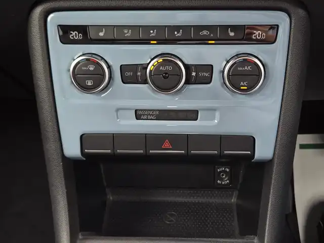 フォルクスワーゲン ザ・ビートル デザイン レザーパッケージ 福島県 2013(平25)年 3.9万km デニムブルー ミラータイプＧＰＳ付きレーダー探知機　/社外サブウーファー(ＴＳ－ＷＸ１１０Ａ)/ビルトインＥＴＣ　/社外ＳＤナビ（ＡＶＩＣ－ＣＺ９００）　/Ｂｌｕｅｔｏｏｔｈオーディオ/フルセグテレビ/バックカメラ　/社外前方ドライブレコーダー　/Ｄ＋Ｎ席シートヒーター/ＭＴモード付きＡＴ/パドルシフト