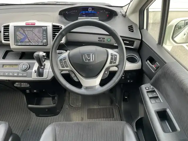 ホンダ フリード ハイブリット ジャストセレクション 長崎県 2012(平24)年 10万km プレミアムホワイトパール (株)IDOMが運営する【じしゃロン長崎店】の自社ローン専用車両になりますこちらは現金またはオートローンご利用時の価格です。自社ローンご希望の方は別途その旨お申付け下さい/ナビ　/バックカメラ　/両側パワースライドドア　/ハーフレザーシート　/クルーズコントロール　/電格ミラー　/ＨＩＤヘッドライト　/フォグランプ　/オートライト　/ＥＴＣ　/スマートキー