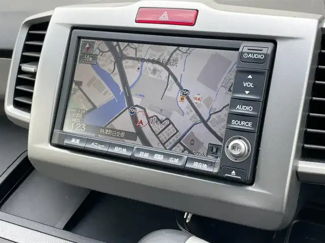 ホンダ フリード ハイブリット ジャストセレクション 長崎県 2012(平24)年 10万km プレミアムホワイトパール (株)IDOMが運営する【じしゃロン長崎店】の自社ローン専用車両になりますこちらは現金またはオートローンご利用時の価格です。自社ローンご希望の方は別途その旨お申付け下さい/ナビ　/バックカメラ　/両側パワースライドドア　/ハーフレザーシート　/クルーズコントロール　/電格ミラー　/ＨＩＤヘッドライト　/フォグランプ　/オートライト　/ＥＴＣ　/スマートキー