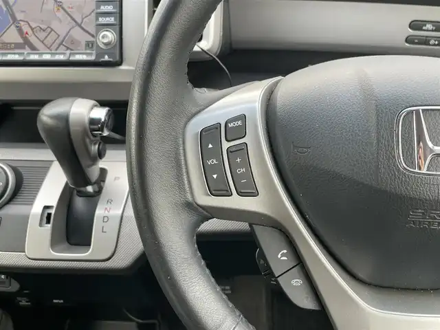 ホンダ フリード ハイブリット ジャストセレクション 長崎県 2012(平24)年 10万km プレミアムホワイトパール (株)IDOMが運営する【じしゃロン長崎店】の自社ローン専用車両になりますこちらは現金またはオートローンご利用時の価格です。自社ローンご希望の方は別途その旨お申付け下さい/ナビ　/バックカメラ　/両側パワースライドドア　/ハーフレザーシート　/クルーズコントロール　/電格ミラー　/ＨＩＤヘッドライト　/フォグランプ　/オートライト　/ＥＴＣ　/スマートキー