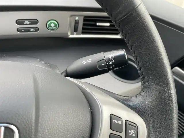 ホンダ フリード ハイブリット ジャストセレクション 長崎県 2012(平24)年 10万km プレミアムホワイトパール (株)IDOMが運営する【じしゃロン長崎店】の自社ローン専用車両になりますこちらは現金またはオートローンご利用時の価格です。自社ローンご希望の方は別途その旨お申付け下さい/ナビ　/バックカメラ　/両側パワースライドドア　/ハーフレザーシート　/クルーズコントロール　/電格ミラー　/ＨＩＤヘッドライト　/フォグランプ　/オートライト　/ＥＴＣ　/スマートキー