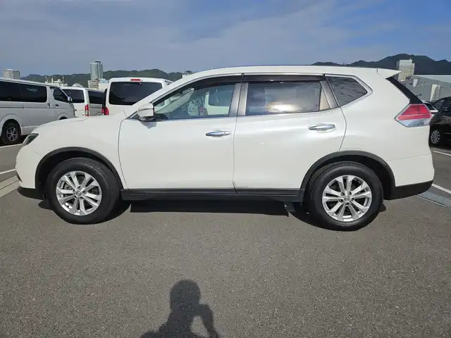 日産 エクストレイル 20X エマージェンシーブレーキ 宮崎県 2014(平26)年 7.9万km ブリリアントホワイトパール 4WD/ワンオーナー/純正MOPナビ/フルセグTV/リモコンオートバックドア/アラウンドビューモニター/ビルトインETC/ドライブレコーダー/クルーズコントロール/コーナーセンサー/フロント/リアソナー/エマージェンシーブレーキ/パーキングアシスト/後方車両検知警報/純正オプLEDオートライト/フロントフォグランプ/革巻きステアリング/防水合皮シート/前席シートヒーター/純正17インチアルミホイール/スマートキー/プッシュエンジンスターター/禁煙車