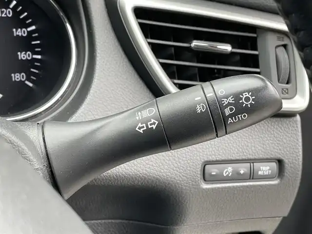 日産 エクストレイル 20X エマージェンシーブレーキ 宮崎県 2014(平26)年 7.9万km ブリリアントホワイトパール 4WD/ワンオーナー/純正MOPナビ/フルセグTV/リモコンオートバックドア/アラウンドビューモニター/ビルトインETC/ドライブレコーダー/クルーズコントロール/コーナーセンサー/フロント/リアソナー/エマージェンシーブレーキ/パーキングアシスト/後方車両検知警報/純正オプLEDオートライト/フロントフォグランプ/革巻きステアリング/防水合皮シート/前席シートヒーター/純正17インチアルミホイール/スマートキー/プッシュエンジンスターター/禁煙車