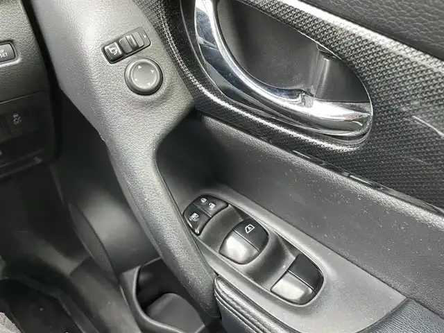 日産 エクストレイル 20X エマージェンシーブレーキ 宮崎県 2014(平26)年 7.9万km ブリリアントホワイトパール 4WD/ワンオーナー/純正MOPナビ/フルセグTV/リモコンオートバックドア/アラウンドビューモニター/ビルトインETC/ドライブレコーダー/クルーズコントロール/コーナーセンサー/フロント/リアソナー/エマージェンシーブレーキ/パーキングアシスト/後方車両検知警報/純正オプLEDオートライト/フロントフォグランプ/革巻きステアリング/防水合皮シート/前席シートヒーター/純正17インチアルミホイール/スマートキー/プッシュエンジンスターター/禁煙車