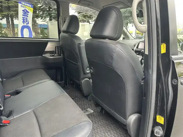 トヨタ ヴォクシー ZS 道北・旭川 2013(平25)年 12.3万km ブラック (株)IDOMが運営する【じしゃロン旭川店】の自社ローン専用車両になります。こちらは現金またはオートローンご利用時の価格です。自社ローンご希望の方は別途その旨お申付け下さい/　/・ベースグレード「ＺＳ」の特別仕様車「ＺＳ煌（きらめき）III」/・純正ナビ(CD/DVD/BT/SD/フルセグ)/・バックカメラ/・ビルトインETC/・ドライブレコーダー/・パドルシフト/・ステリングリモコン/・両側パワースライドドア/・フリップダウンモニター/・電動格納ウィンカーミラー/・プッシュスタート/・スマートキー/・フォグランプ/・取扱説明書